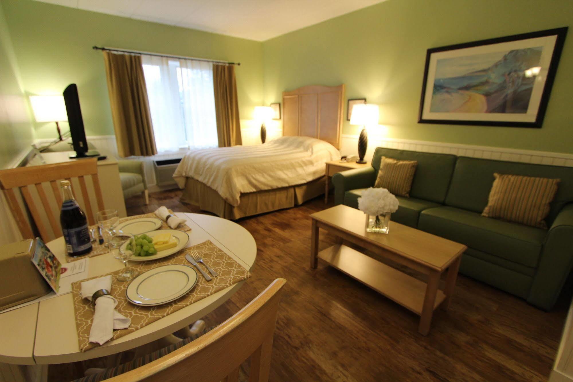 Holly Tree Resort West Yarmouth Exteriör bild
